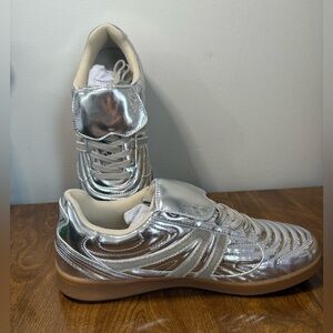 Steve Madden Madrid Womens Metallic Silver Sneakers Casual Shoes, Size 9.5 US